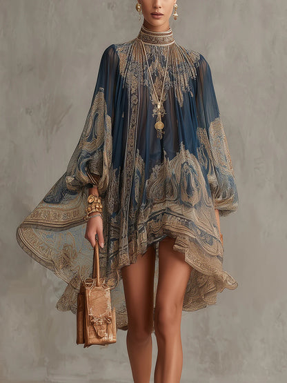 Sherazade | Vestito mini in chiffon blu navy con stampa barocca, colletto alto e orlo irregolare