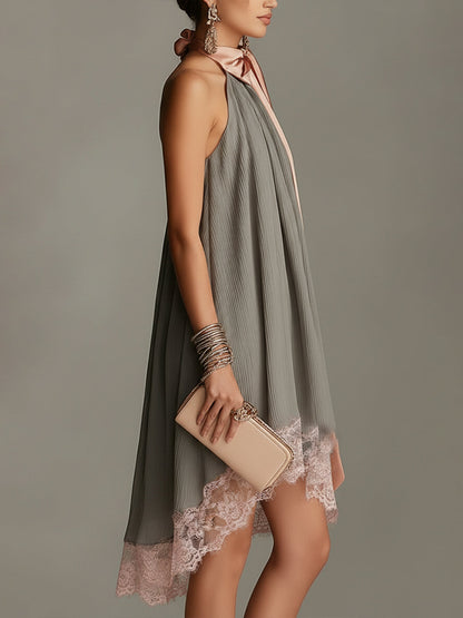 Natalia | Vestido mini gris de satén con cuello halter, lazo y ribete de encaje
