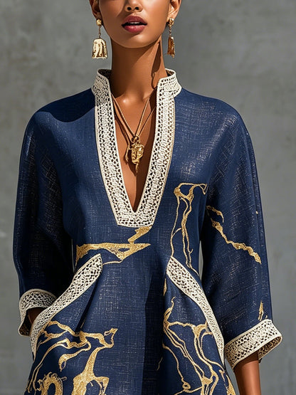 Cristina | Vestido corto estampado azul marino y dorado con escote en V y encaje de crochet